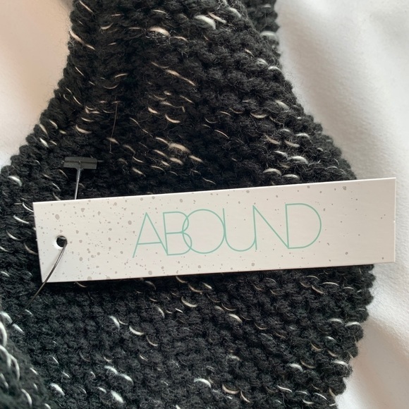 Abound Black/White Heather Twist Back Crop Pullover Sweater - Picture 6 of 7